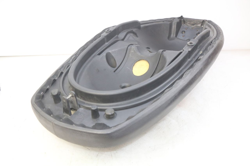 photo de ASIENTO APRILIA ATLANTIC 125 (2003 - 2009) - Zoom sobre los componentes