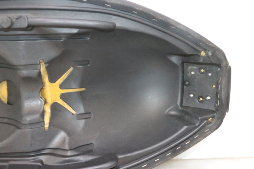 photo de ASIENTO APRILIA ATLANTIC S 125 (2010 - 2013) - Zoom sobre los componentes