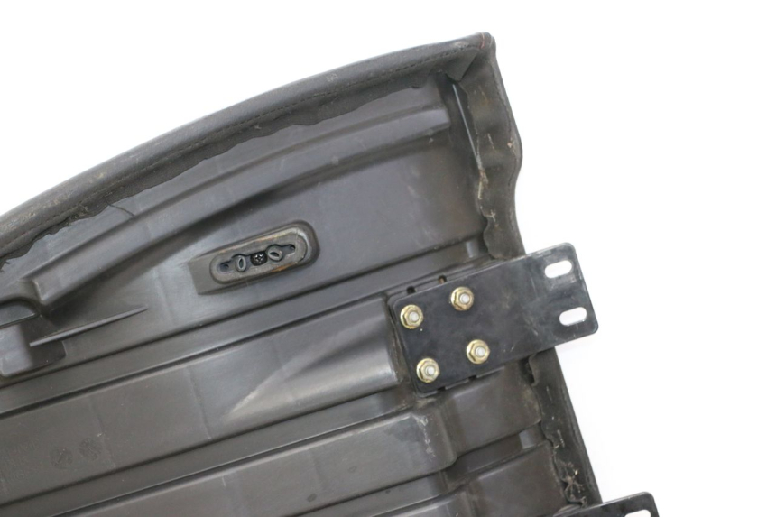 photo de ASIENTO DELANTERO QUADRO 4 4D 350 (2015 - 2018) - Detalles de los puntos de fijación