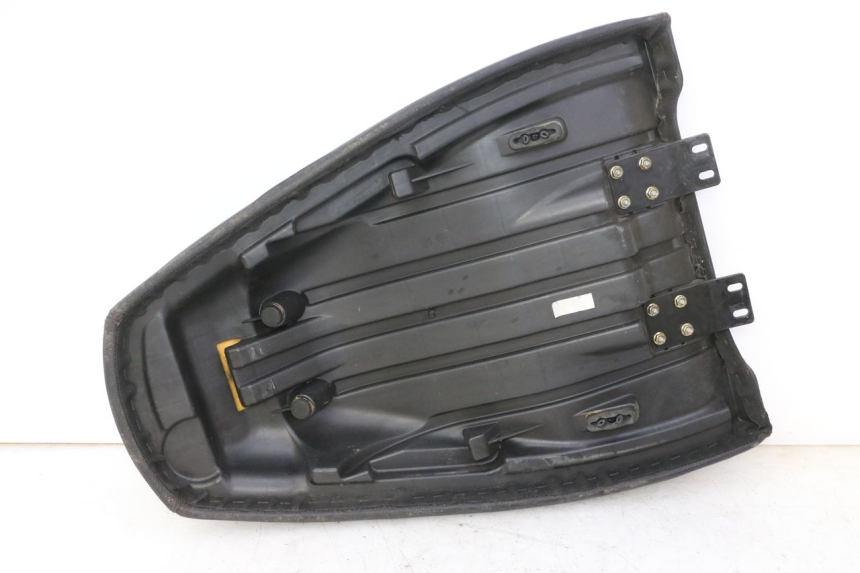 photo de ASIENTO DELANTERO QUADRO 4 4D 350 (2015 - 2018) - Estado de la superficie y material