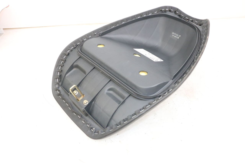 photo de ASIENTO DELANTERO DAELIM A-FOUR 2T 50 (2005 - 2012) - Detalles de los puntos de fijación