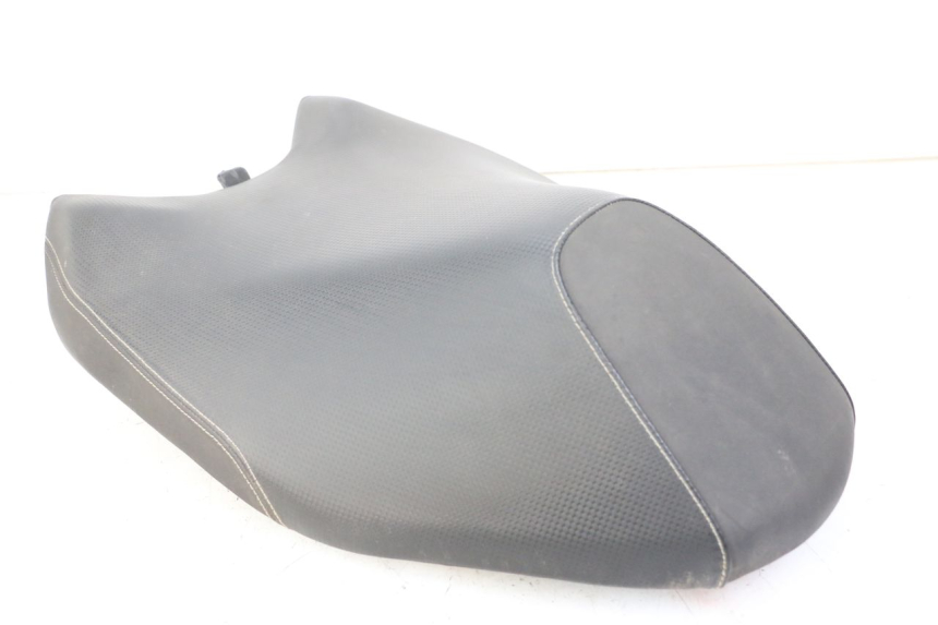 photo de ASIENTO DELANTERO YAMAHA AEROX NAKED 2T 50 (2013 - 2017) - Zoom sobre los componentes