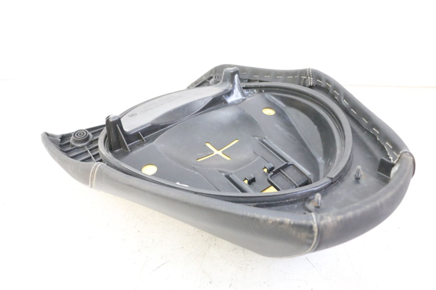 photo de ASIENTO DELANTERO YAMAHA AEROX NAKED 2T 50 (2013 - 2017) - Otra perspectiva