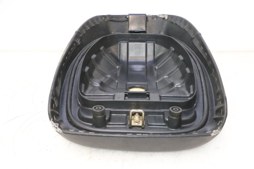 photo de ASIENTO DELANTERO KYMCO AGILITY PREMIUM 50 (2007 - 2010) - Zoom sobre los componentes
