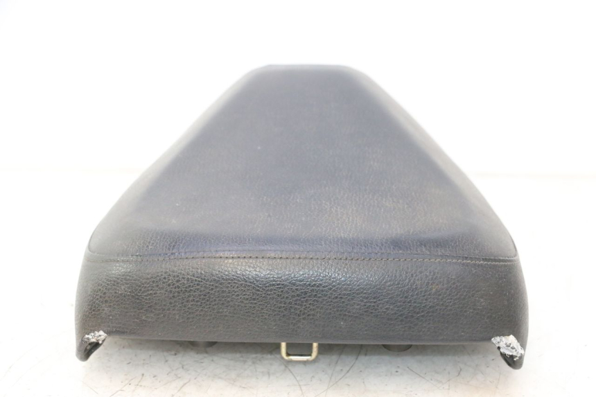 photo de ASIENTO DELANTERO KYMCO AGILITY PREMIUM 50 (2007 - 2010) - Detalles de los puntos de fijación
