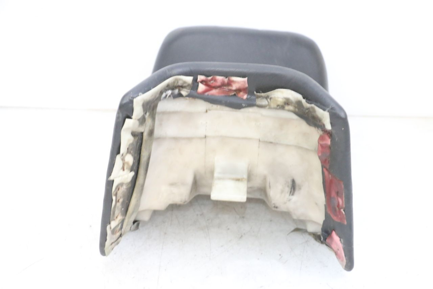 photo de ASIENTO DELANTERO KAWASAKI GPX R WARBIRD 600 (1988 - 1993) - Primer plano de alta resolución