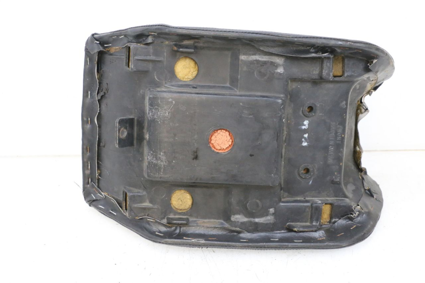 photo de ASIENTO DELANTERO KAWASAKI GPZ RX 1000 (1986 - 1988) - Detalles de los puntos de fijación