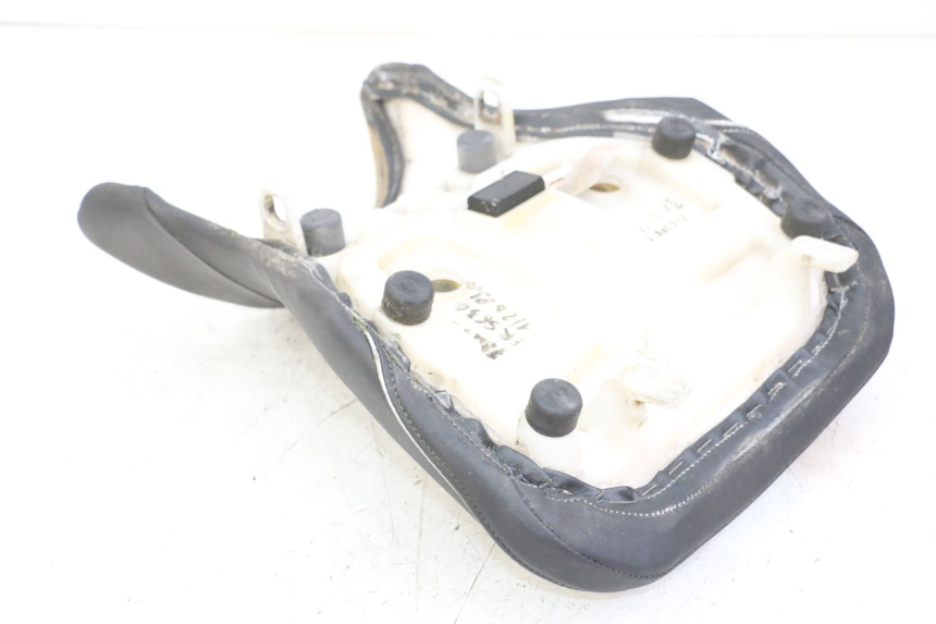 photo de ASIENTO DELANTERO SUZUKI GSR 750 (2011 - 2017) - Zoom estado de uso