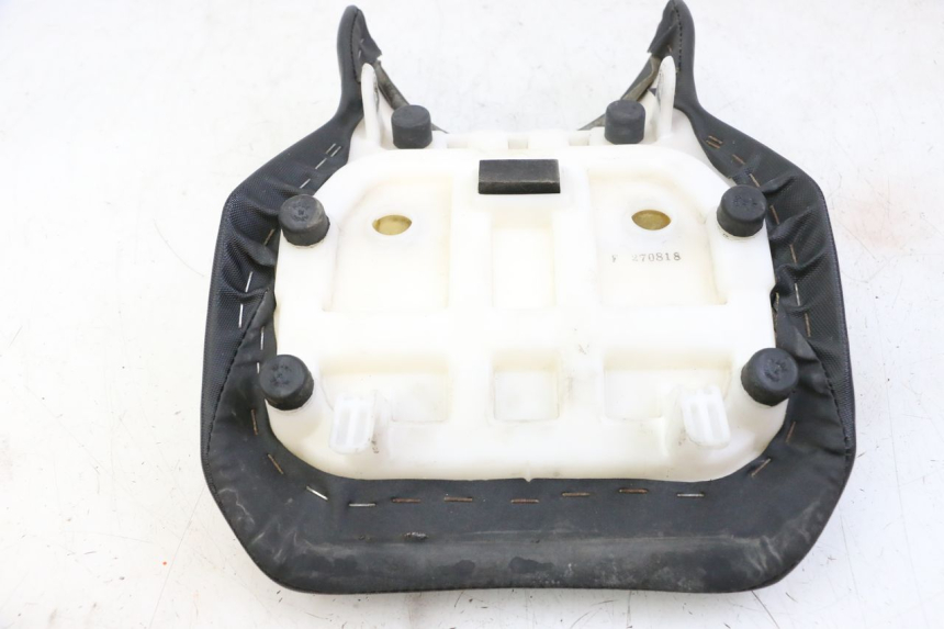 photo de ASIENTO DELANTERO SUZUKI GSR 750 (2011 - 2017) - Detalle de la pieza