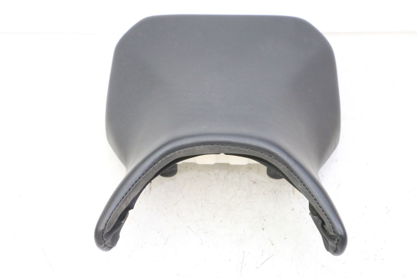photo de ASIENTO DELANTERO SUZUKI GSR 750 (2011 - 2017) - Primer plano técnico