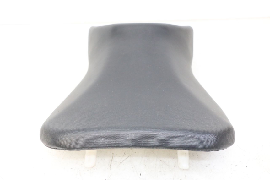photo de ASIENTO DELANTERO SUZUKI GSR 750 (2011 - 2017) - Detalles de los puntos de fijación