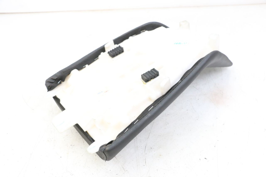 photo de ASIENTO DELANTERO HUSQVARNA SVARTPILEN 401 (2018 - 2023) - Primer plano técnico