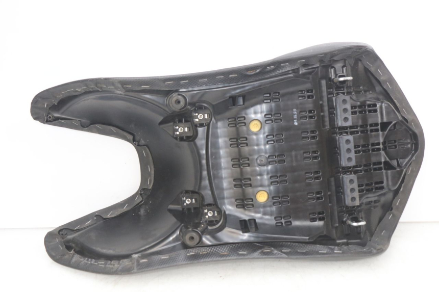 photo de ASIENTO DELANTERO HONDA INTEGRA NC D 750 (2016 - 2018) - Detalles de los puntos de fijación