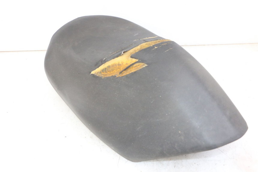 photo de ASIENTO DELANTERO PEUGEOT JET FORCE CARBU 50 (2003 - 2016) - Detalles de los puntos de fijación