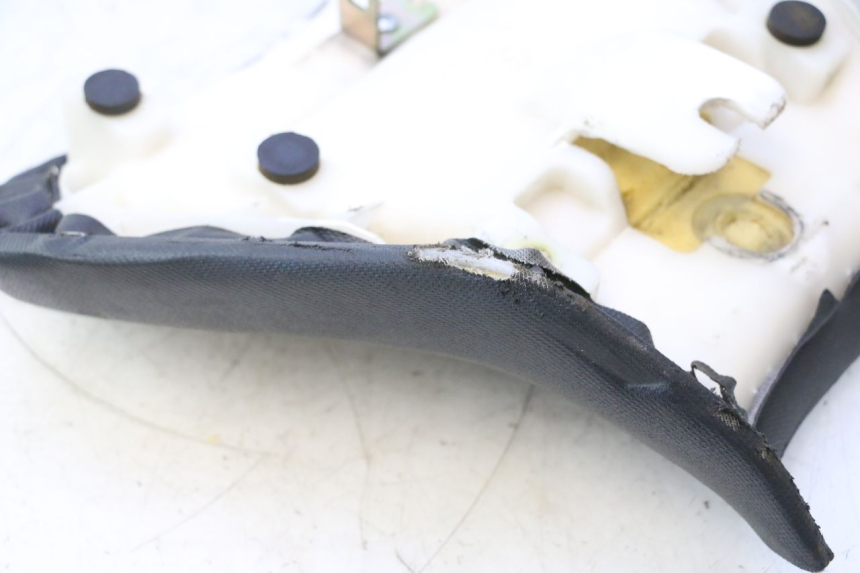 photo de ASIENTO DELANTERO YAMASAKI ROADSTER 50 (2013 - 2018) - Detalles de los puntos de fijación