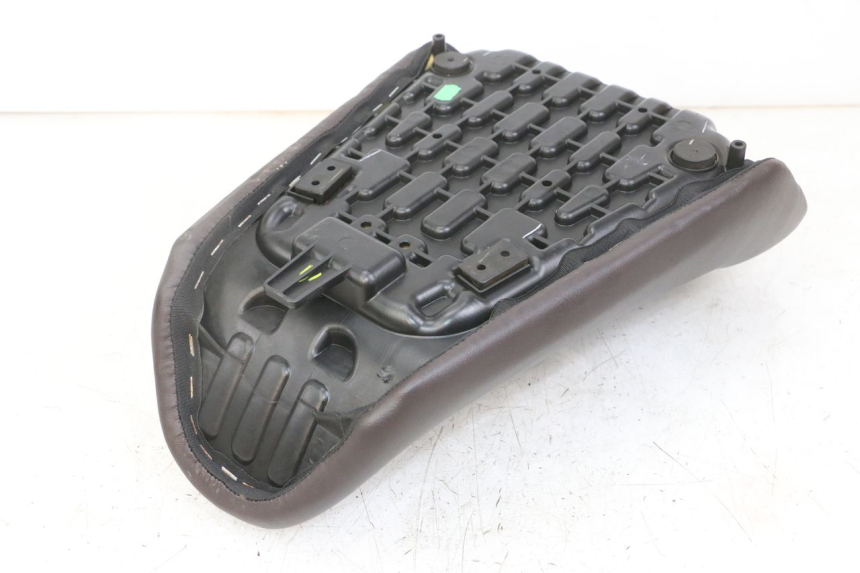 photo de ASIENTO DELANTERO ROYAL ENFIELD HYMALAYAN 410 (2016 - 2023) - Primer plano técnico