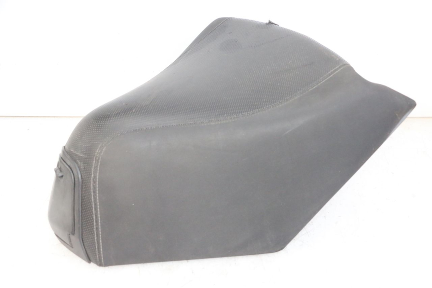 photo de ASIENTO DELANTERO PEUGEOT SATELIS 125 (2013 - 2018) - Primer plano de alta resolución