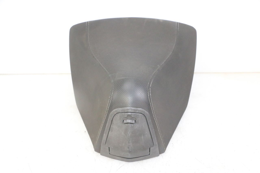 photo de ASIENTO DELANTERO PEUGEOT SATELIS 125 (2013 - 2018) - Detalles de los puntos de fijación