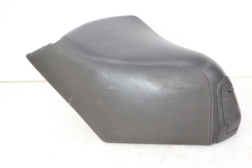 photo de ASIENTO DELANTERO PEUGEOT SATELIS 125 (2010 - 2012) - Enfoque en la estructura