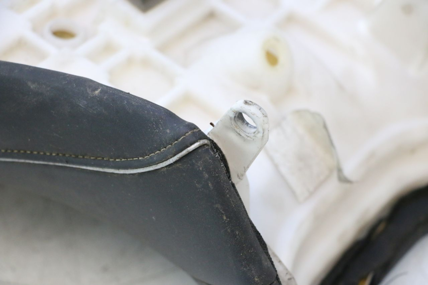 photo de ASIENTO DELANTERO SUZUKI SV S 650 (2003 - 2009) - Estado de la superficie y material