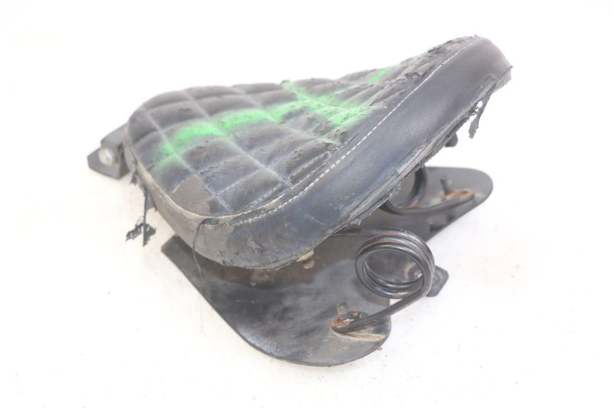 photo de ASIENTO DELANTERO DAELIM VL DAYSTAR 125 (2000 - 2011) - Estado de la superficie y material