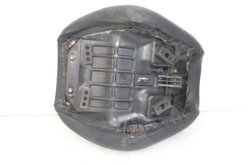 photo de ASIENTO DELANTERO DAELIM VL DAYSTAR 125 (2000 - 2011) - Detalles de los puntos de fijación