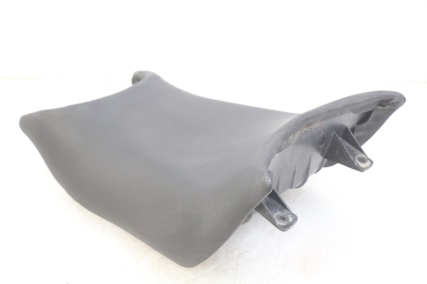 photo de ASIENTO DELANTERO SYM WOLF SB 125 (2011 - 2018) - Detalles de los puntos de fijación