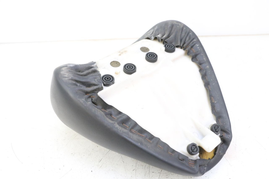 photo de ASIENTO DELANTERO YAMAHA XVS DRAG STAR DRAGSTAR 650 (1997 - 2007) - Primer plano técnico