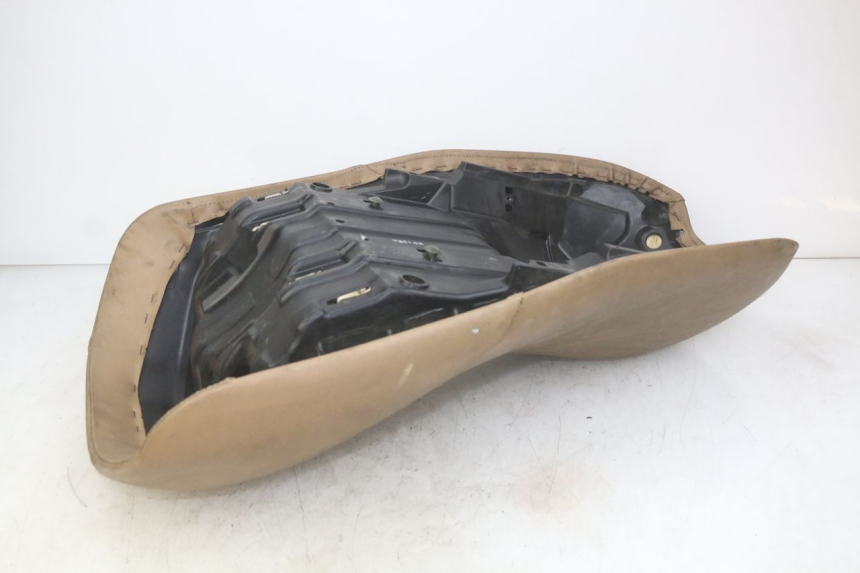 photo de ASIENTO DELANTERO YAMAHA YP MAJESTY 400 (2004 - 2008) - Detalles de los puntos de fijación