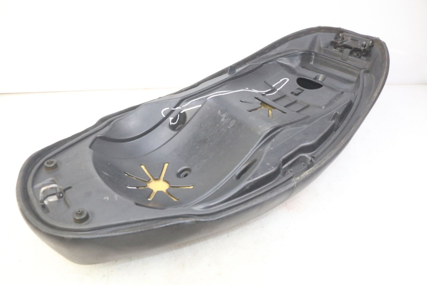 photo de ASIENTO PIAGGIO BEVERLY 125 (2010 - 2015) - Primer plano de alta resolución
