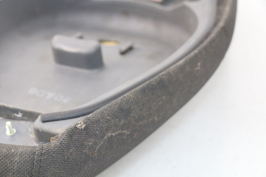 photo de ASIENTO PGO BIG MAX 50 (2001 - 2009) - Detalles de los puntos de fijación