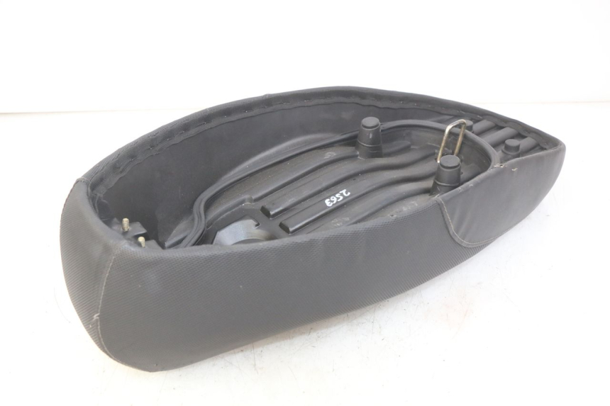 photo de ASIENTO MBK BOOSTER SPIRIT 50 (2004 - 2017) - Detalles de los puntos de fijación