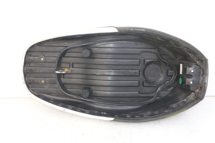 photo de ASIENTO MBK BOOSTER SPIRIT 50 (2004 - 2017) - Zoom sobre los componentes