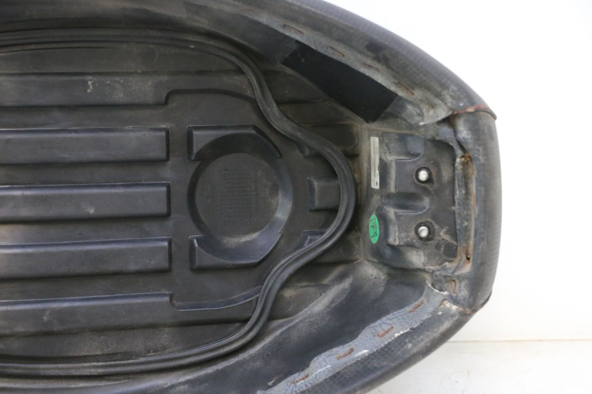 photo de ASIENTO MBK BOOSTER SPIRIT 50 (2004 - 2017) - Primer plano de alta resolución