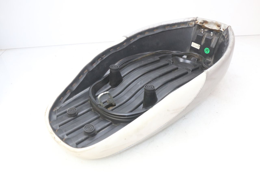 photo de ASIENTO MBK BOOSTER SPIRIT NAKED 50 (2004 - 2017) - Características distintivas