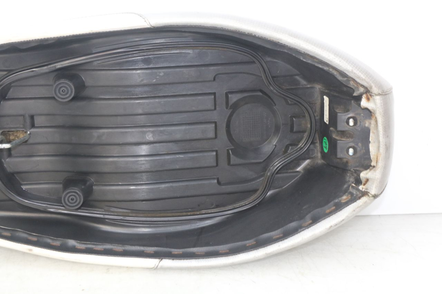 photo de ASIENTO MBK BOOSTER SPIRIT NAKED 50 (2004 - 2017) - Primer plano de alta resolución