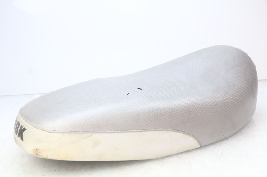 photo de ASIENTO MBK BOOSTER SPIRIT NAKED 50 (2004 - 2017) - Estado de la superficie y material