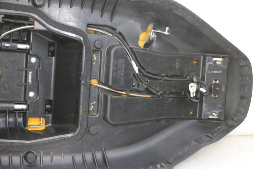 photo de ASIENTO SUZUKI BURGMAN 650 (2013 - 2020) - Zoom sobre los componentes