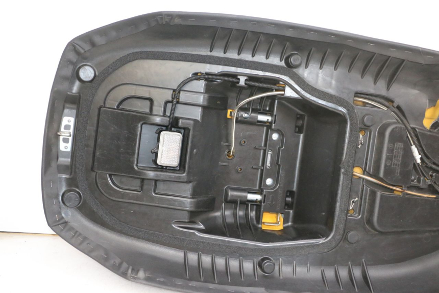 photo de ASIENTO SUZUKI BURGMAN 650 (2013 - 2020) - Primer plano de alta resolución