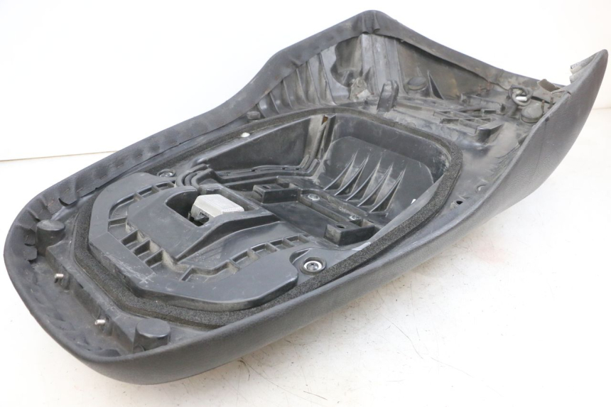 photo de ASIENTO SUZUKI BURGMAN EXECUTIVE ABS 650 (2006 - 2012) - Zoom sobre los componentes