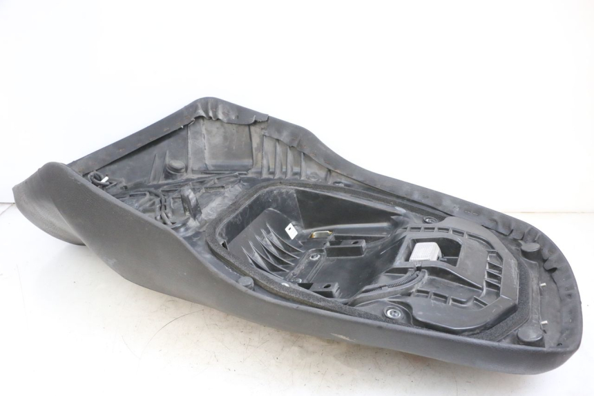 photo de ASIENTO SUZUKI BURGMAN EXECUTIVE ABS 650 (2006 - 2012) - Primer plano de alta resolución