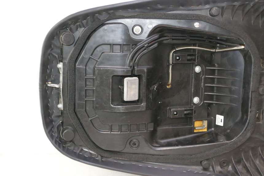 photo de ASIENTO SUZUKI BURGMAN EXECUTIVE ABS 650 (2006 - 2012) - Primer plano técnico