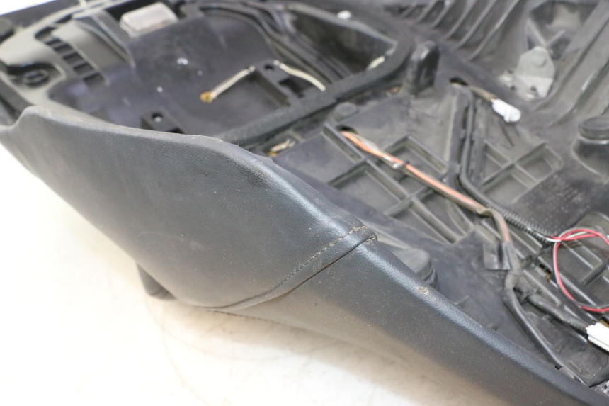 photo de ASIENTO SUZUKI BURGMAN EXECUTIVE ABS 650 (2006 - 2012) - Detalles de los puntos de fijación
