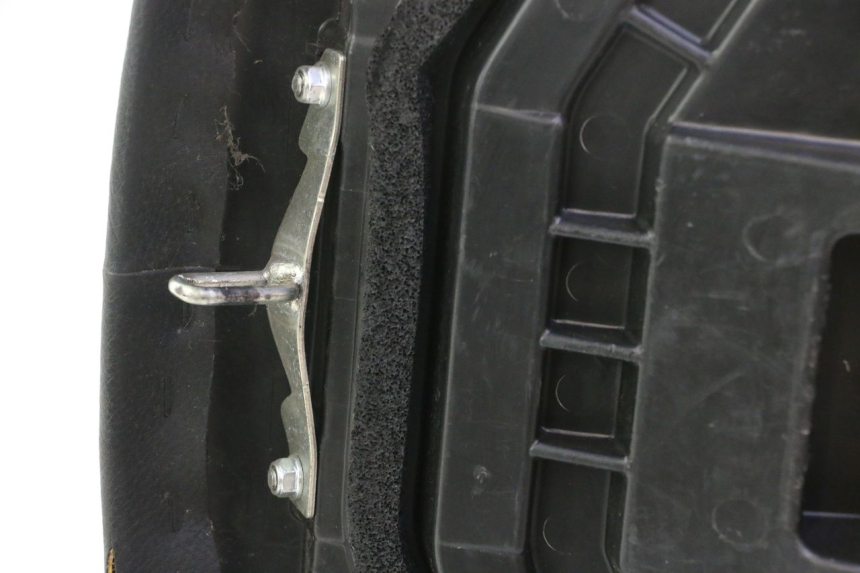 photo de ASIENTO SUZUKI BURGMAN EXECUTIVE ABS 650 (2006 - 2012) - Primer plano de alta resolución