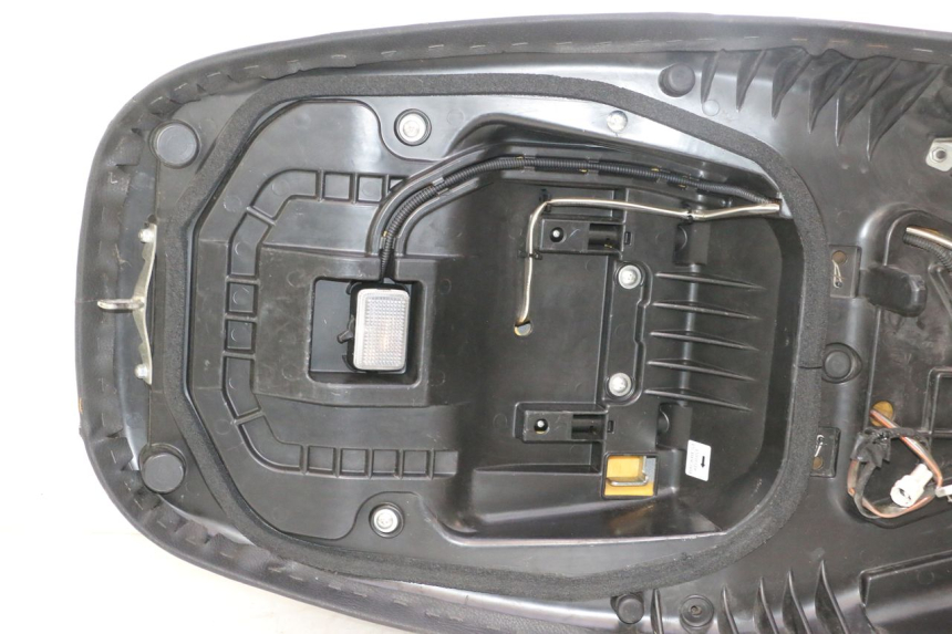 photo de ASIENTO SUZUKI BURGMAN EXECUTIVE ABS 650 (2006 - 2012) - Marcados y referencias originales