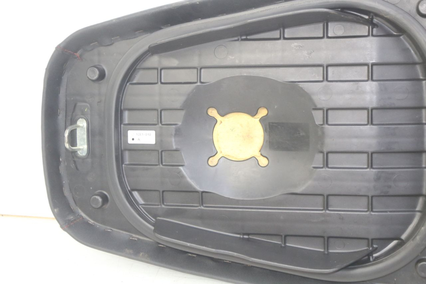 photo de ASIENTO YAMAHA BW'S BWS 125 (2010 - 2013) - Zoom sobre los componentes