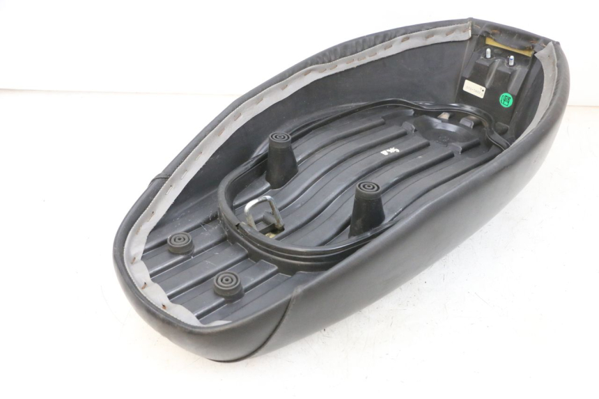 photo de ASIENTO YAMAHA BW'S EASY 50 (2013 - 2016) - Detalles de los puntos de fijación