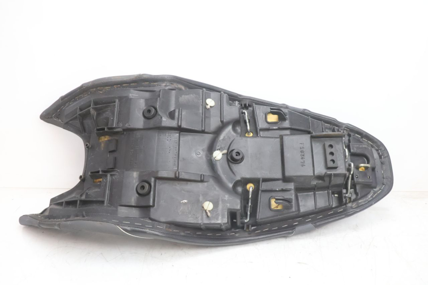 photo de ASIENTO HONDA CB F HORNET 600 (2005 - 2006) - Primer plano de alta resolución