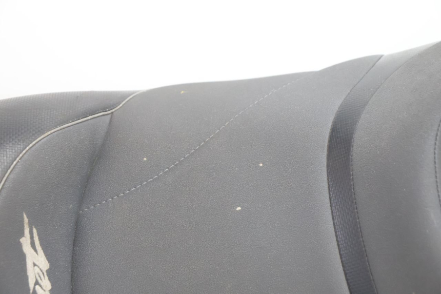 photo de ASIENTO HONDA CB F HORNET 600 (2005 - 2006) - Primer plano técnico