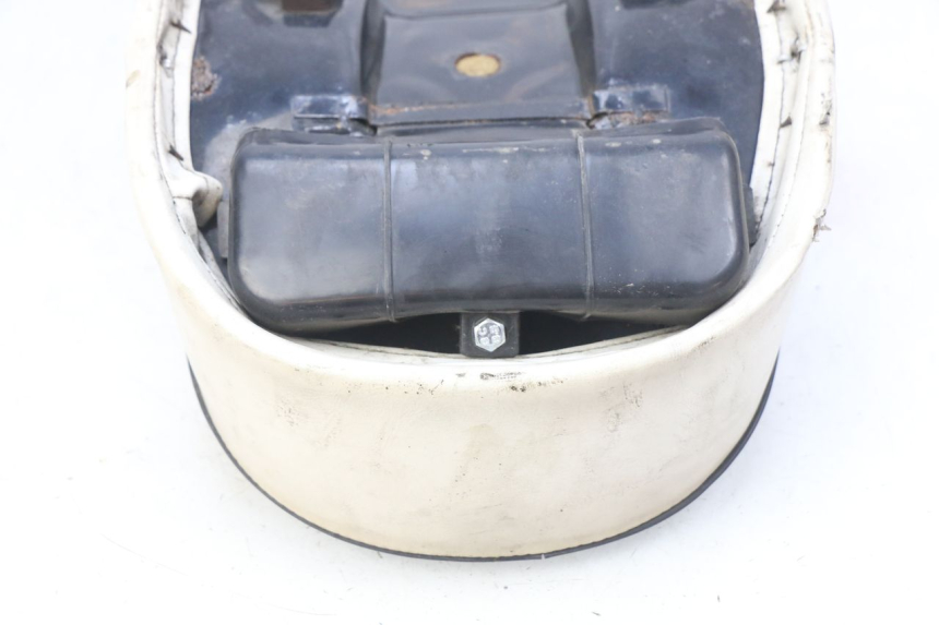 photo de ASIENTO TNT MOTOR CITY 50 (2007 - 2018) - Detalles de los puntos de fijación